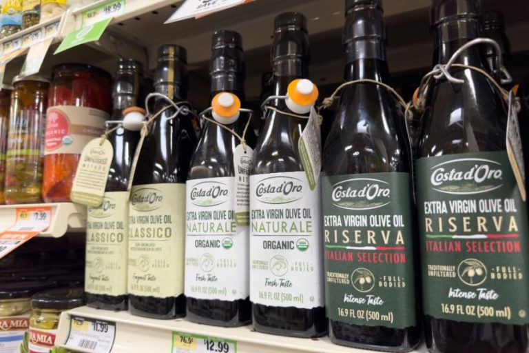 Étiquettes pour bouteilles d’huile d’olive : réglementation, design et commande en ligne